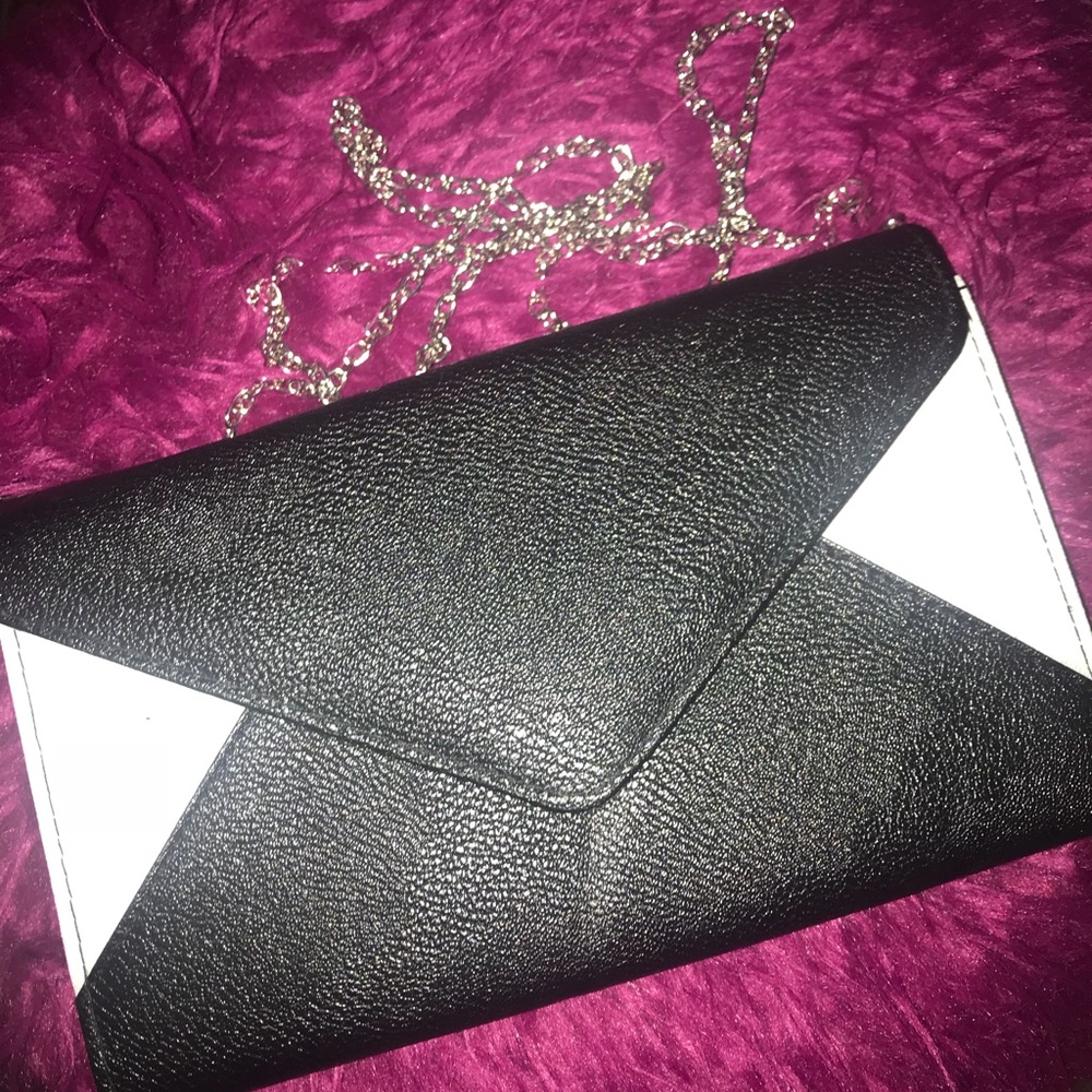 Cute clutch with long silver chain